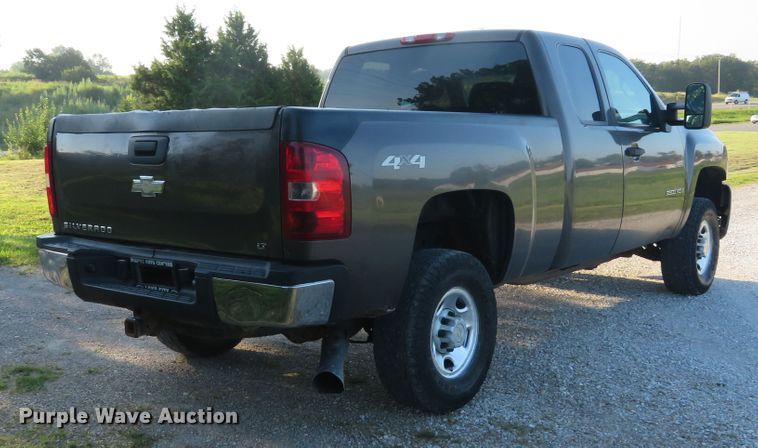 image for item DE8208 2008 Chevrolet Silverado 2500HD LT Ext. Cab pickup truck