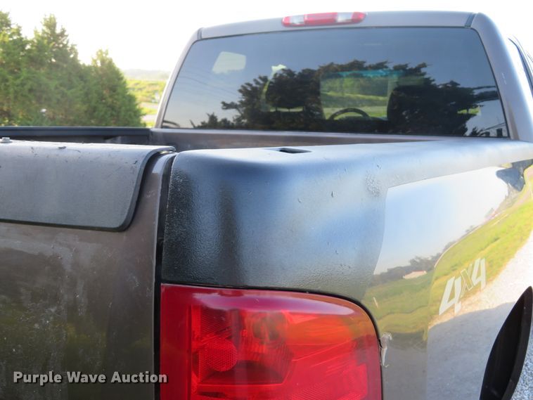 image for item DE8208 2008 Chevrolet Silverado 2500HD LT Ext. Cab pickup truck