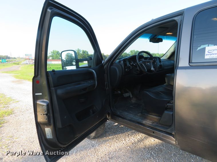 image for item DE8208 2008 Chevrolet Silverado 2500HD LT Ext. Cab pickup truck