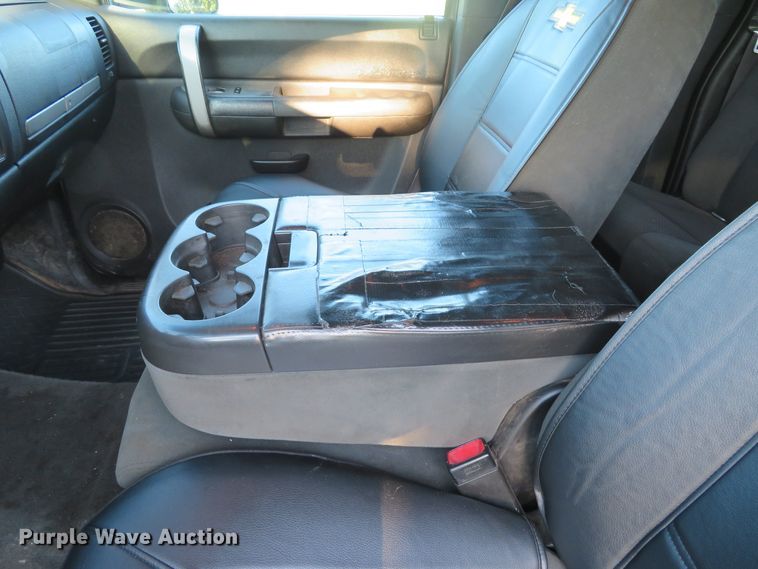 image for item DE8208 2008 Chevrolet Silverado 2500HD LT Ext. Cab pickup truck