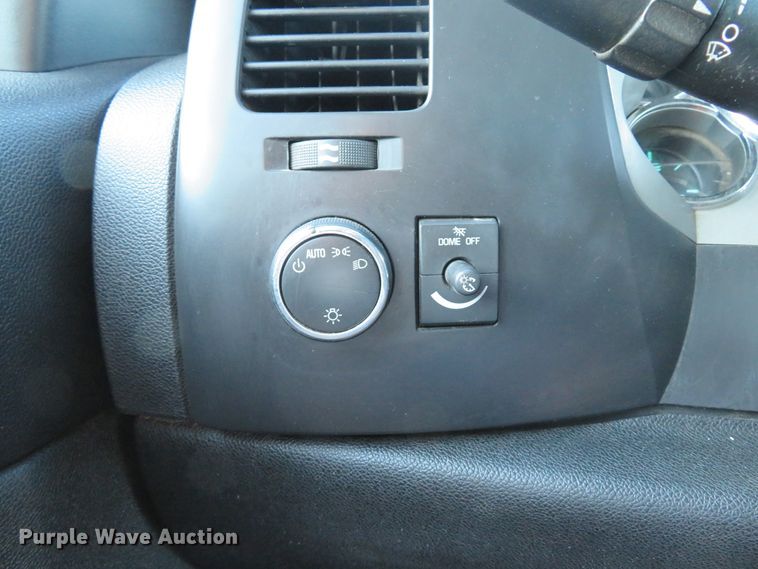 image for item DE8208 2008 Chevrolet Silverado 2500HD LT Ext. Cab pickup truck