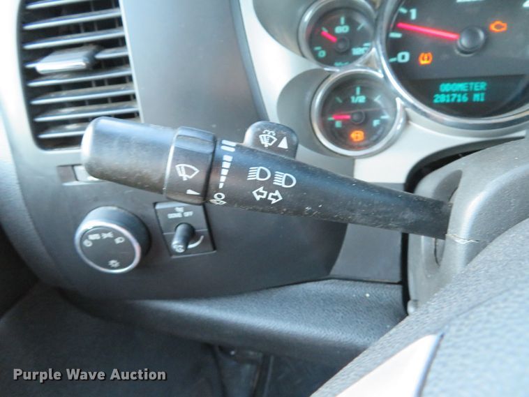 image for item DE8208 2008 Chevrolet Silverado 2500HD LT Ext. Cab pickup truck