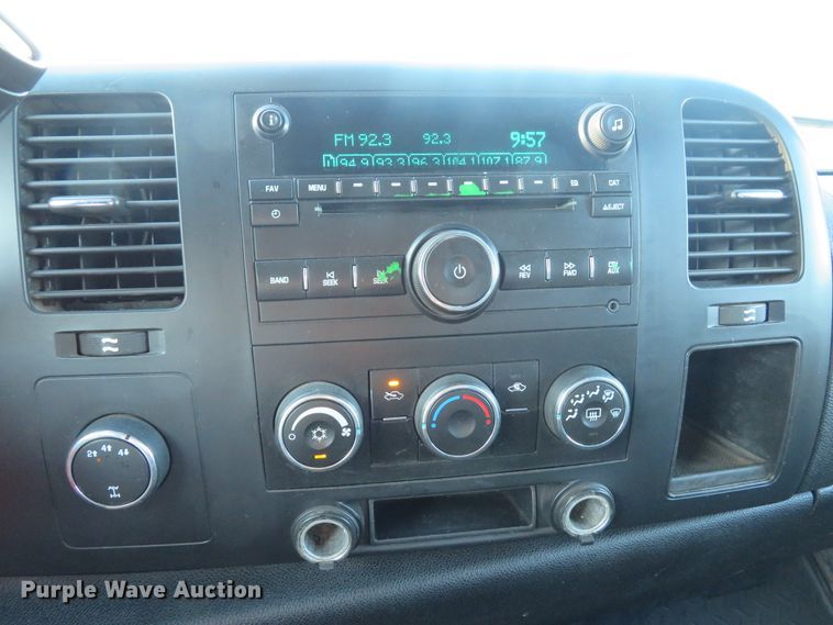 image for item DE8208 2008 Chevrolet Silverado 2500HD LT Ext. Cab pickup truck