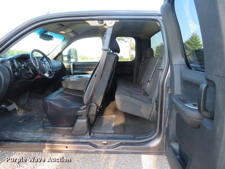 image for item DE8208 2008 Chevrolet Silverado 2500HD LT Ext. Cab pickup truck