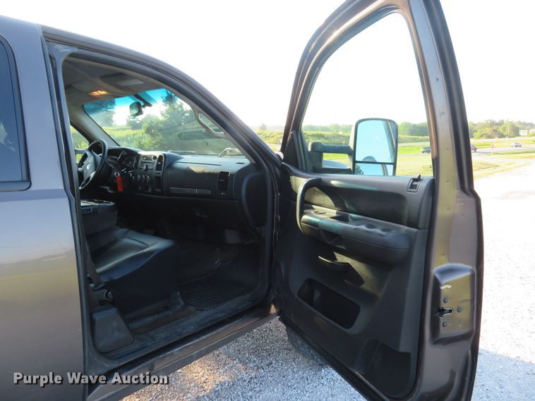 image for item DE8208 2008 Chevrolet Silverado 2500HD LT Ext. Cab pickup truck