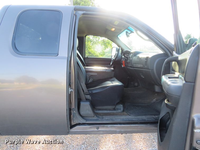 image for item DE8208 2008 Chevrolet Silverado 2500HD LT Ext. Cab pickup truck