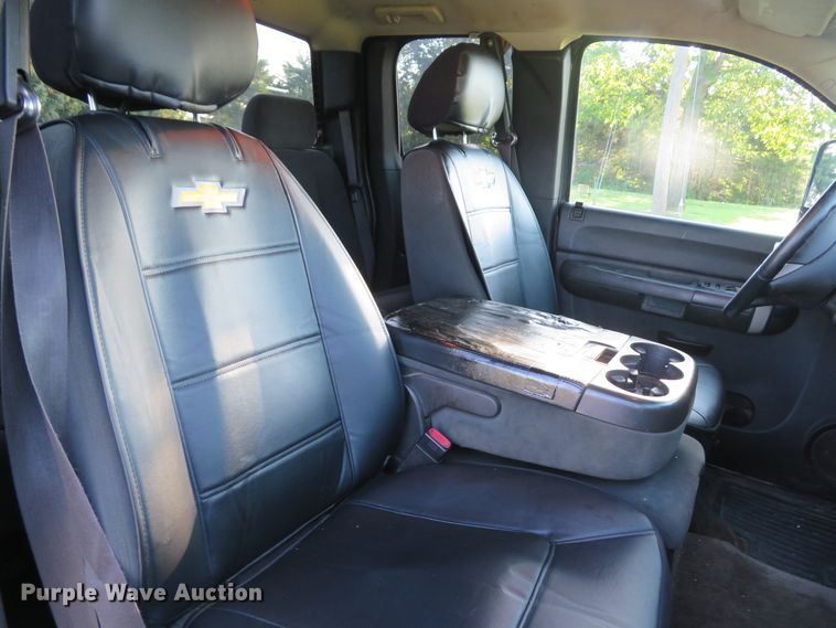image for item DE8208 2008 Chevrolet Silverado 2500HD LT Ext. Cab pickup truck