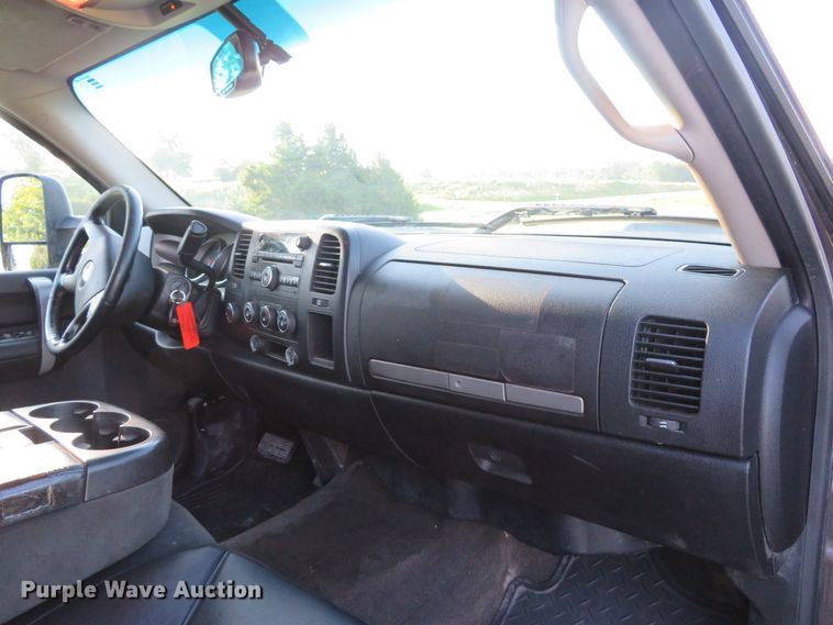 image for item DE8208 2008 Chevrolet Silverado 2500HD LT Ext. Cab pickup truck