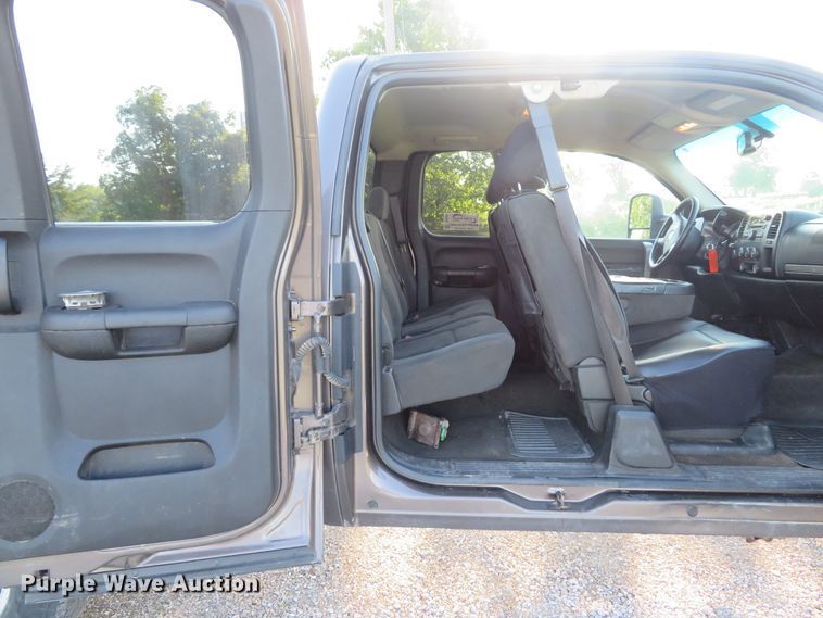 image for item DE8208 2008 Chevrolet Silverado 2500HD LT Ext. Cab pickup truck