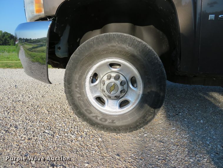 image for item DE8208 2008 Chevrolet Silverado 2500HD LT Ext. Cab pickup truck