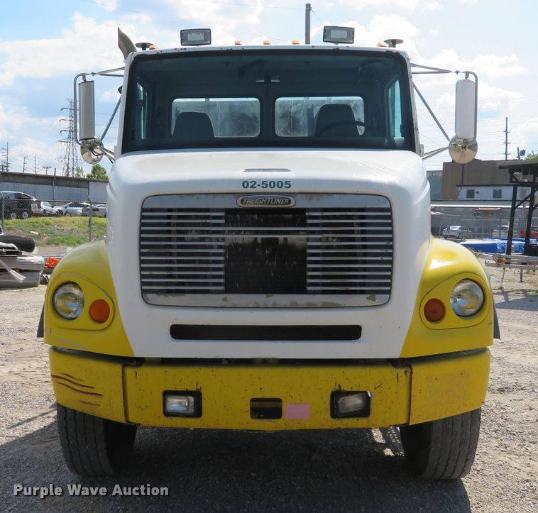 image for item DE8215 1998 Freightliner FL112 flatbed truck