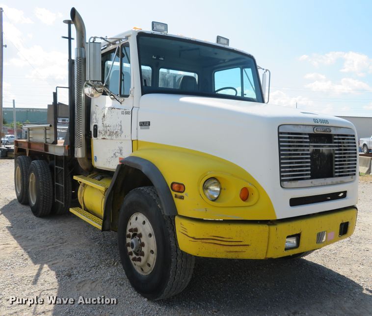 image for item DE8215 1998 Freightliner FL112 flatbed truck