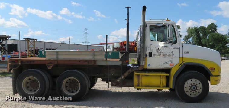 image for item DE8215 1998 Freightliner FL112 flatbed truck