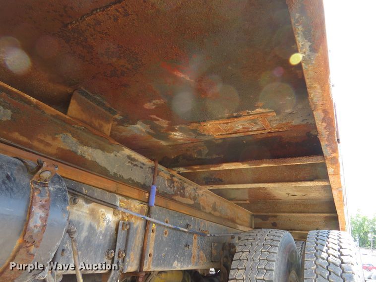 image for item DE8215 1998 Freightliner FL112 flatbed truck