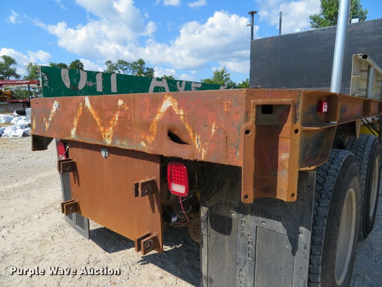 image for item DE8215 1998 Freightliner FL112 flatbed truck