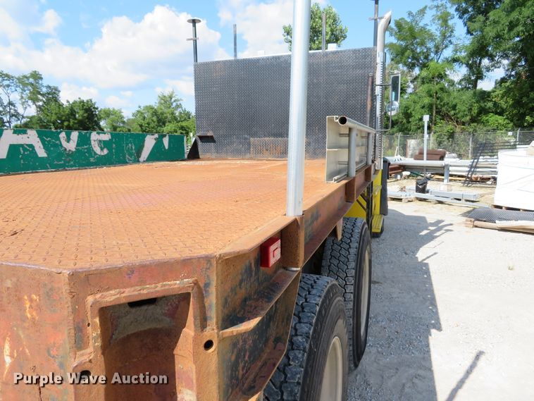 image for item DE8215 1998 Freightliner FL112 flatbed truck