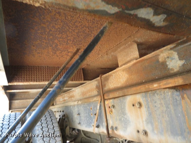 image for item DE8215 1998 Freightliner FL112 flatbed truck