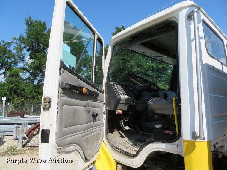 image for item DE8215 1998 Freightliner FL112 flatbed truck