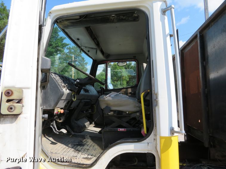 image for item DE8215 1998 Freightliner FL112 flatbed truck