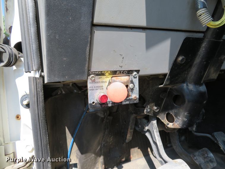 image for item DE8215 1998 Freightliner FL112 flatbed truck