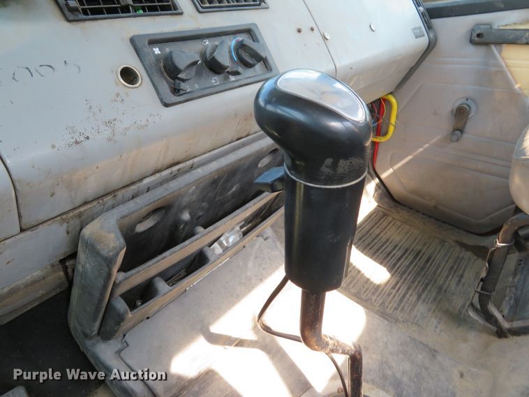 image for item DE8215 1998 Freightliner FL112 flatbed truck