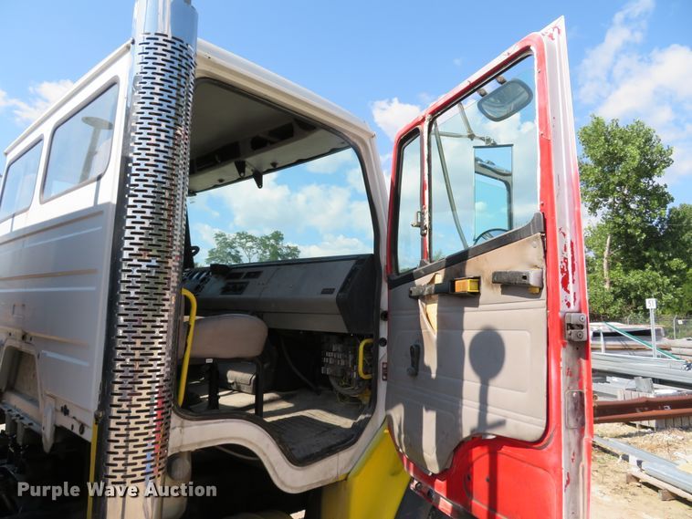 image for item DE8215 1998 Freightliner FL112 flatbed truck