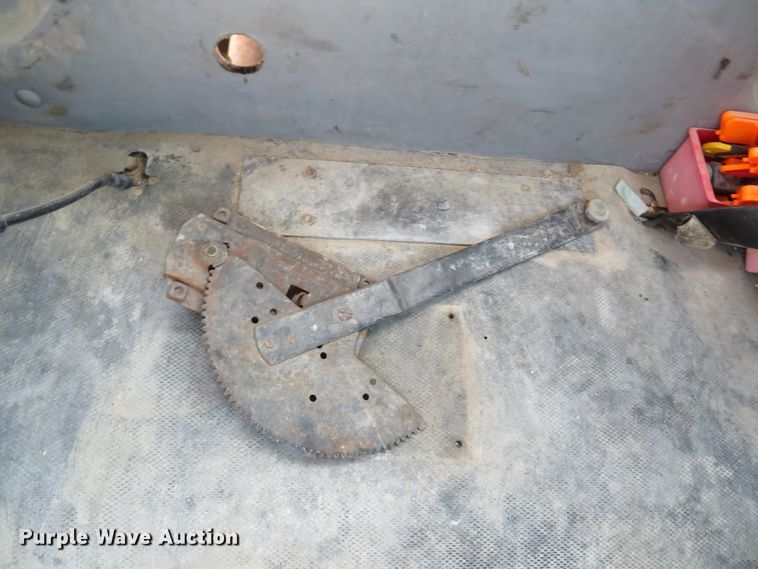 image for item DE8215 1998 Freightliner FL112 flatbed truck