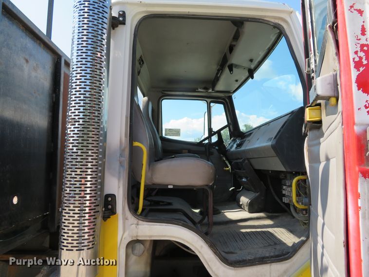 image for item DE8215 1998 Freightliner FL112 flatbed truck