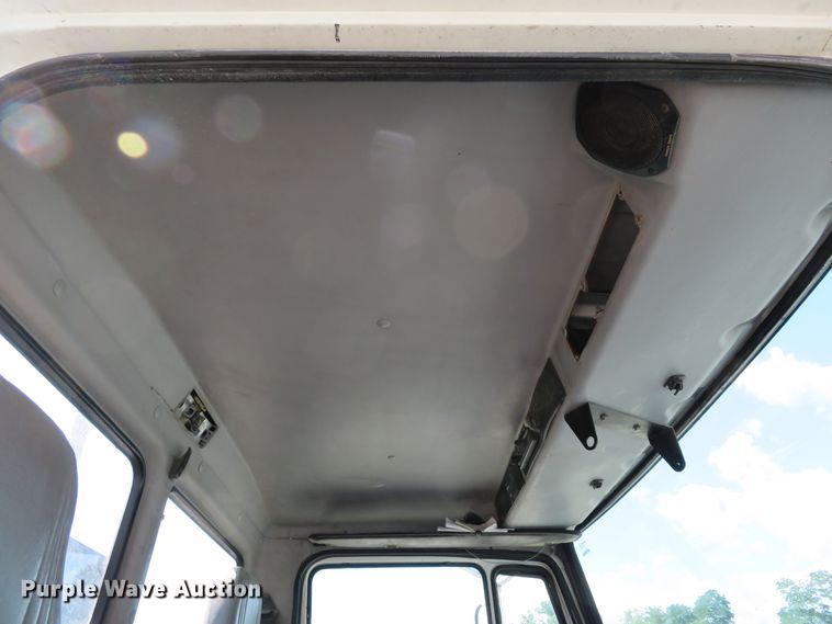 image for item DE8215 1998 Freightliner FL112 flatbed truck