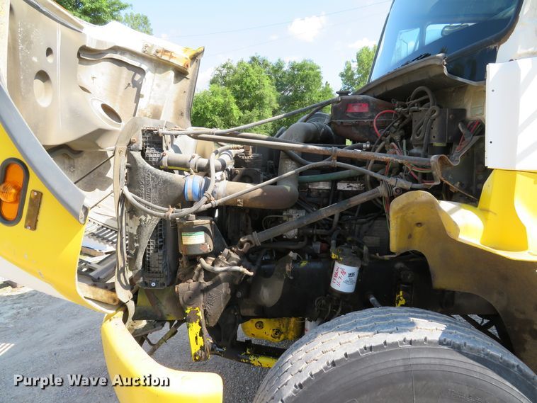 image for item DE8215 1998 Freightliner FL112 flatbed truck