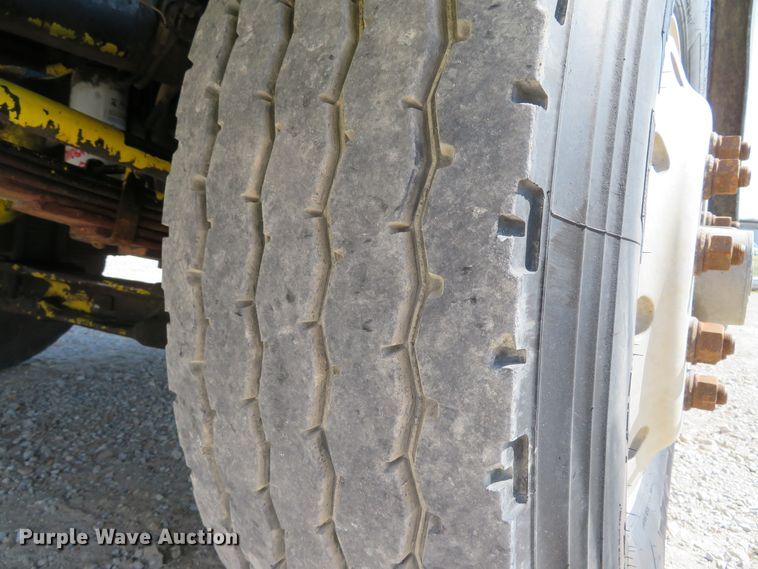 image for item DE8215 1998 Freightliner FL112 flatbed truck