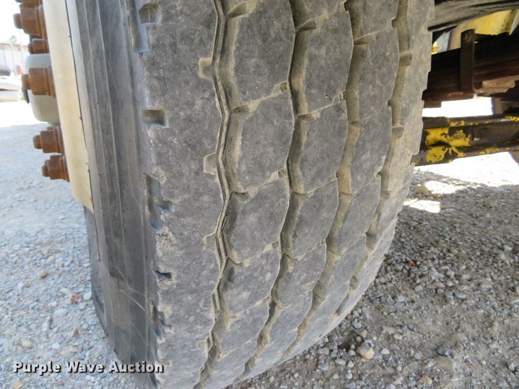 image for item DE8215 1998 Freightliner FL112 flatbed truck