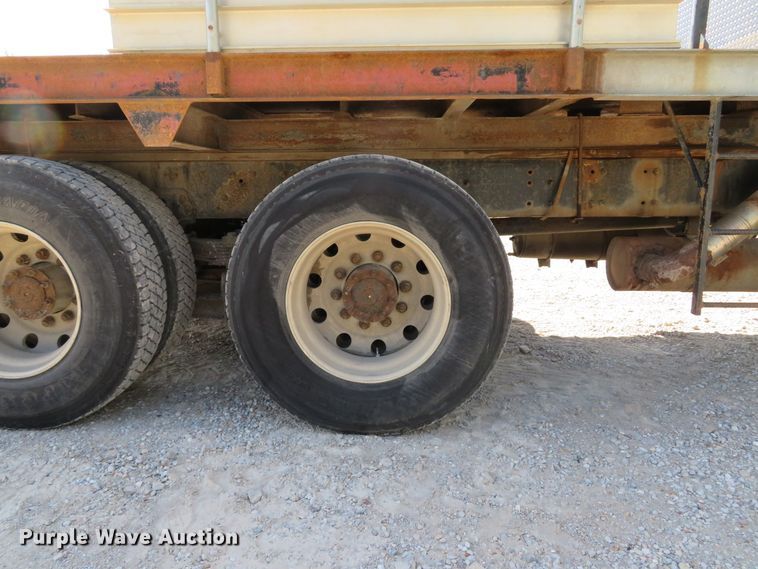 image for item DE8215 1998 Freightliner FL112 flatbed truck