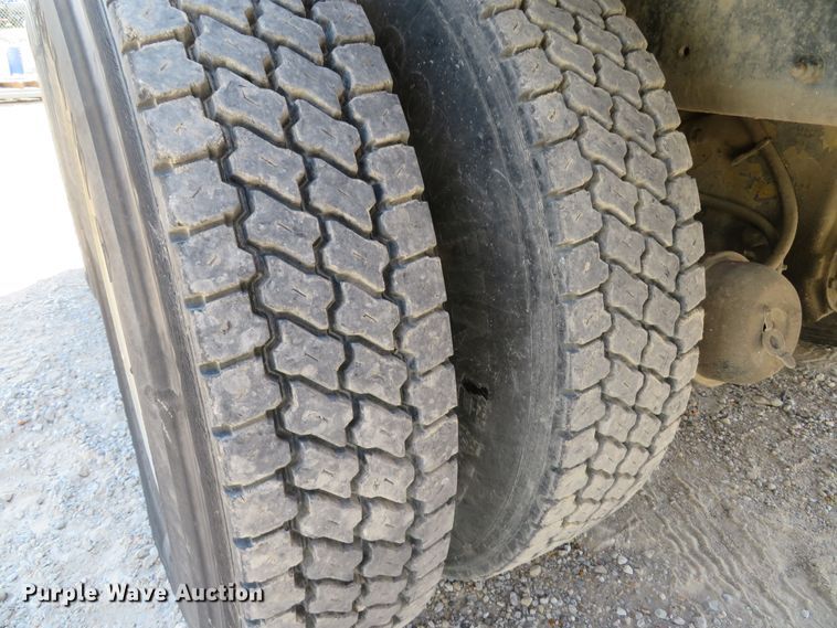 image for item DE8215 1998 Freightliner FL112 flatbed truck