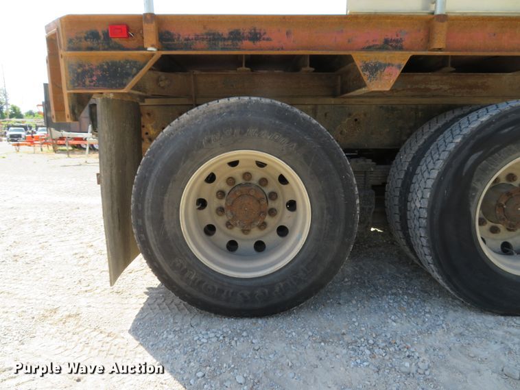 image for item DE8215 1998 Freightliner FL112 flatbed truck