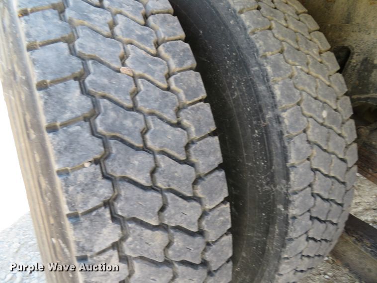 image for item DE8215 1998 Freightliner FL112 flatbed truck