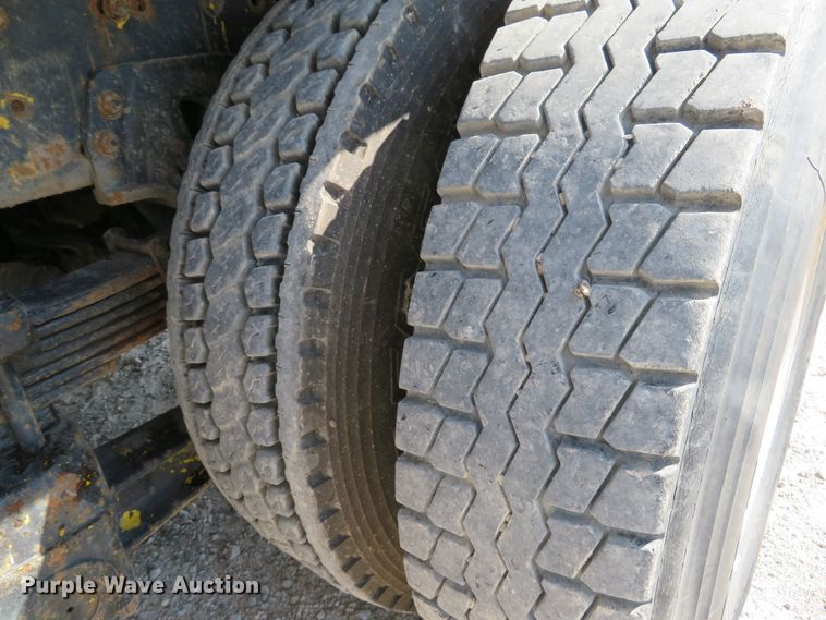 image for item DE8215 1998 Freightliner FL112 flatbed truck