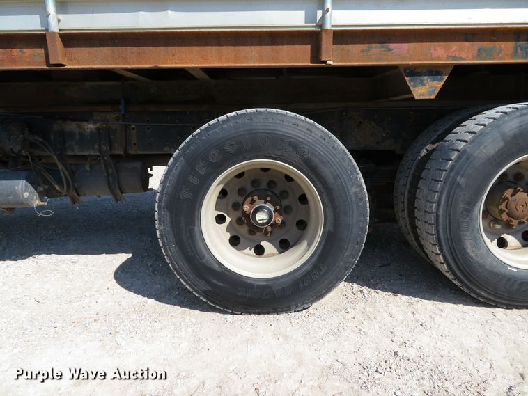 image for item DE8215 1998 Freightliner FL112 flatbed truck