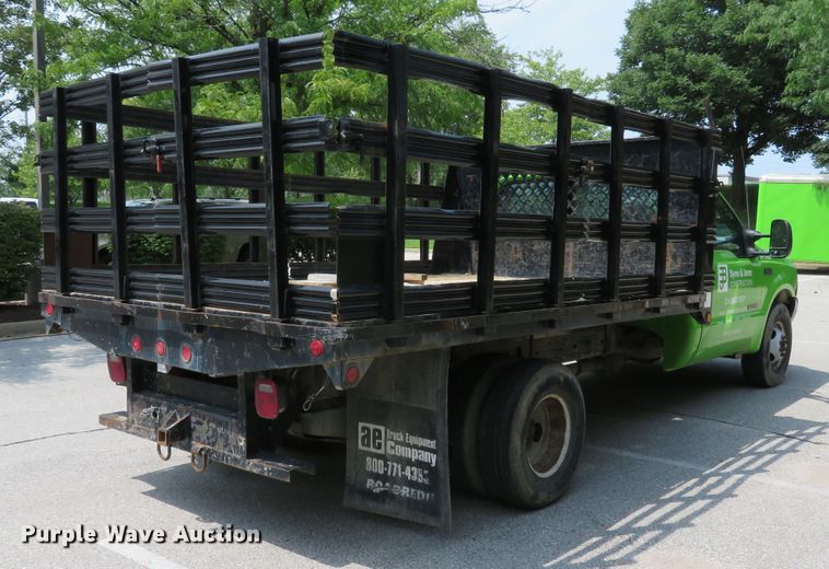 image for item DE8234 2004 Ford F350 Super Duty XL flatbed pickup truck