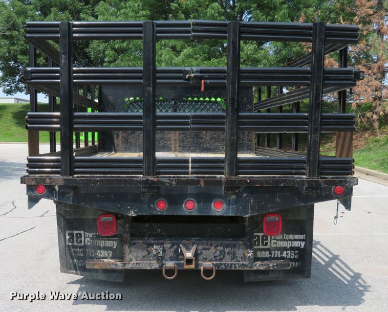 image for item DE8234 2004 Ford F350 Super Duty XL flatbed pickup truck