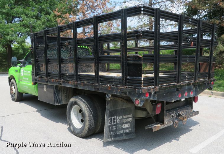 image for item DE8234 2004 Ford F350 Super Duty XL flatbed pickup truck