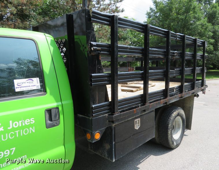 image for item DE8234 2004 Ford F350 Super Duty XL flatbed pickup truck