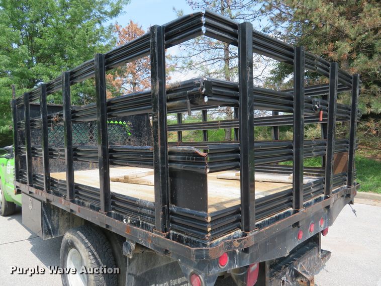 image for item DE8234 2004 Ford F350 Super Duty XL flatbed pickup truck