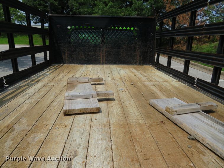 image for item DE8234 2004 Ford F350 Super Duty XL flatbed pickup truck