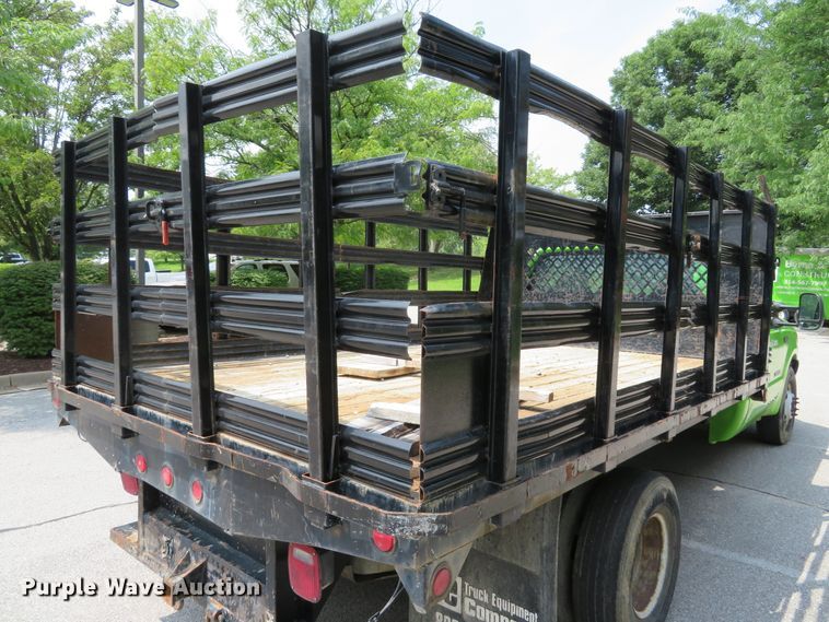 image for item DE8234 2004 Ford F350 Super Duty XL flatbed pickup truck