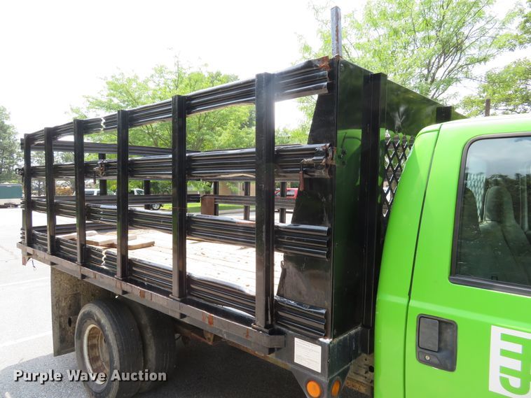 image for item DE8234 2004 Ford F350 Super Duty XL flatbed pickup truck