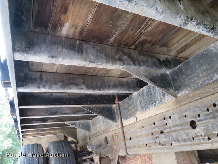 image for item DE8234 2004 Ford F350 Super Duty XL flatbed pickup truck