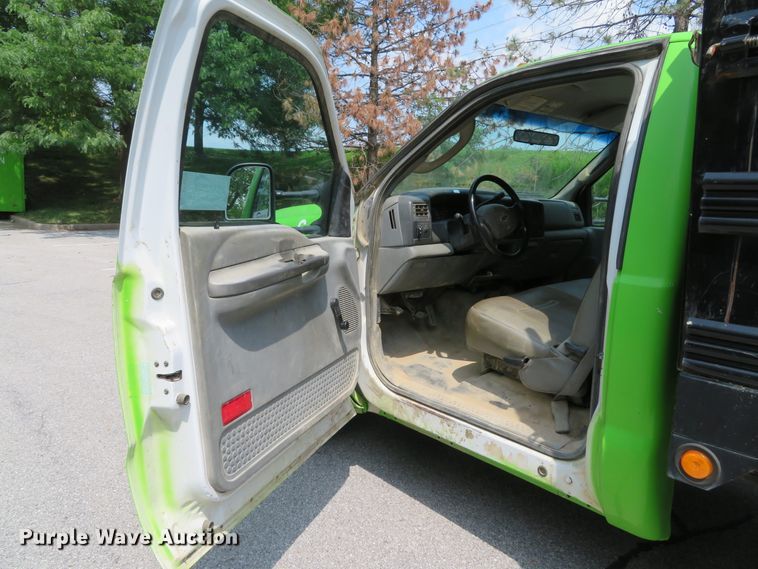 image for item DE8234 2004 Ford F350 Super Duty XL flatbed pickup truck