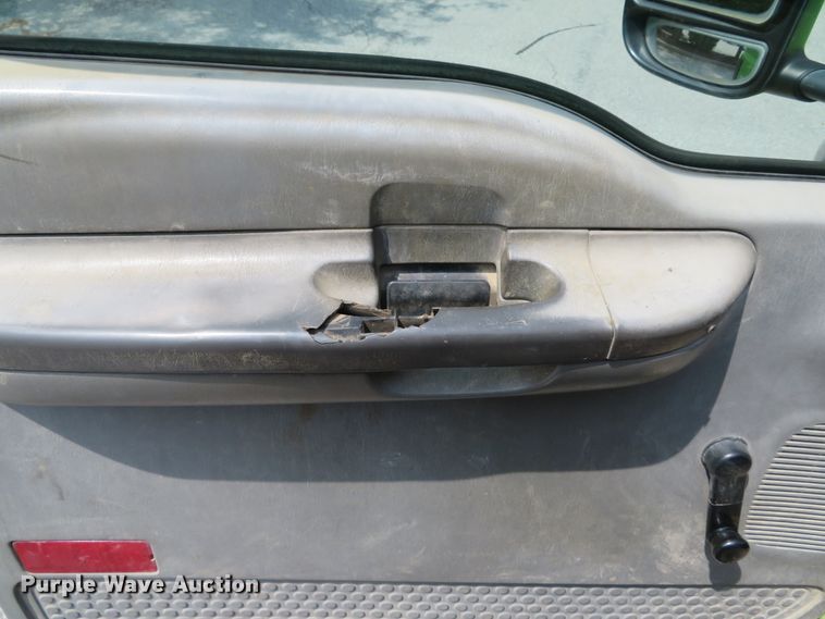 image for item DE8234 2004 Ford F350 Super Duty XL flatbed pickup truck