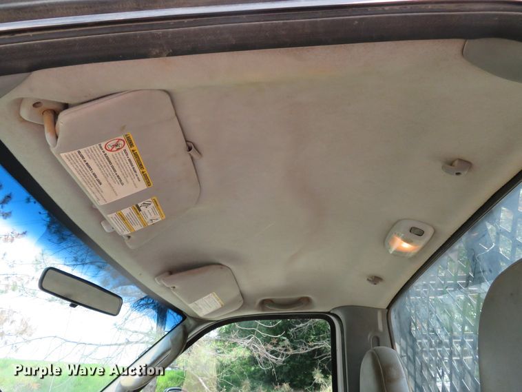 image for item DE8234 2004 Ford F350 Super Duty XL flatbed pickup truck